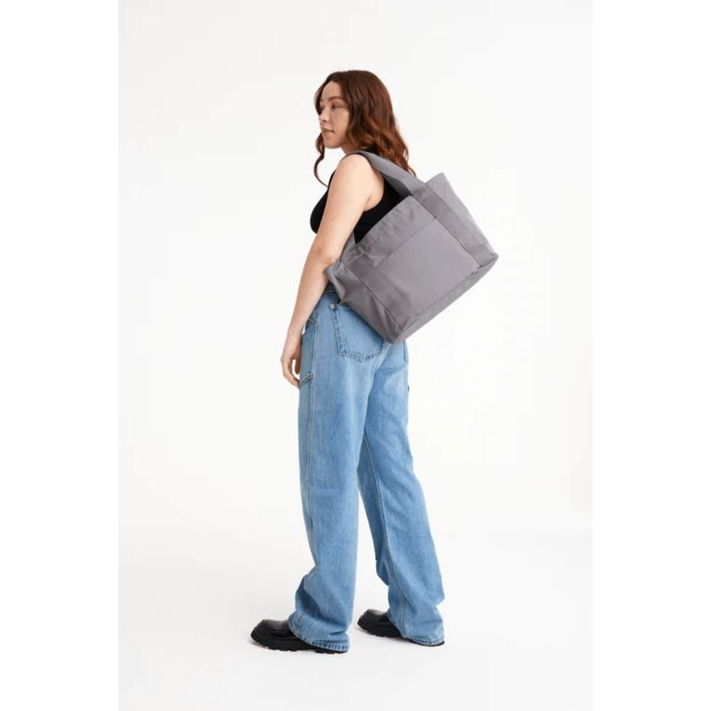 NWT BEIS Beisics Tote in Grey - Picture 4 of 5